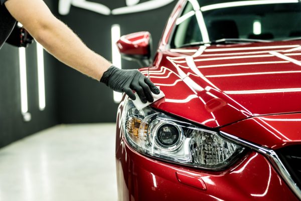 Keraaminen pinnoitus suojaa autosi maalipintaa